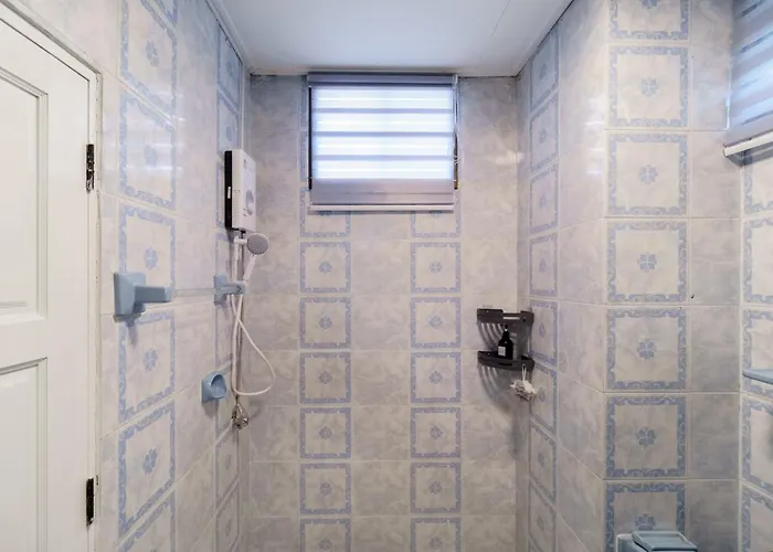 Charming 3-storey House Near Bts Onnut Station Ferienhaus