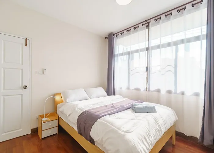 Charming 3-storey House Near Bts Onnut Station Ferienhaus *