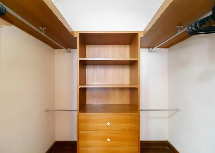 Ferienhaus Charming 3-storey House Near Bts Onnut Station