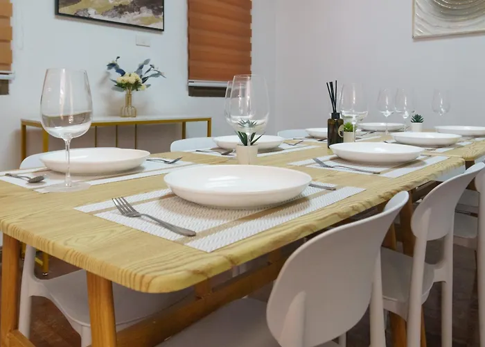 Charming 3-storey House Near Bts Onnut Station Ferienhaus Bangkok