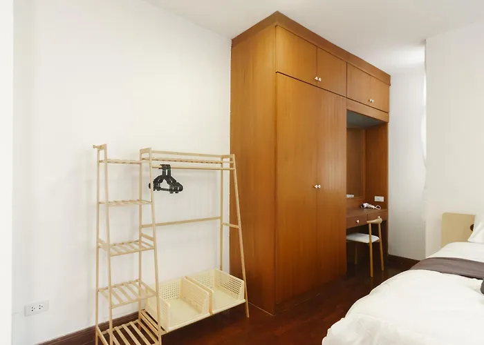 Ferienhaus Charming 3-storey House Near Bts Onnut Station Bangkok