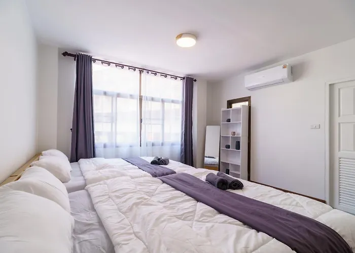 Charming 3-storey House Near Bts Onnut Station