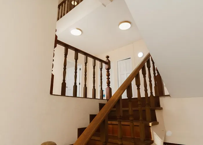 Charming 3-storey House Near Bts Onnut Station Ferienhaus Bangkok