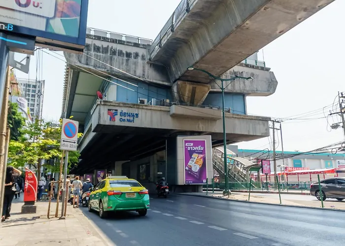 Ferienhaus Charming 3-storey House Near Bts Onnut Station Bangkok