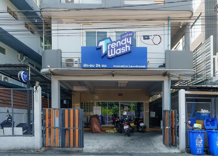 Ferienhaus Charming 3-storey House Near Bts Onnut Station *