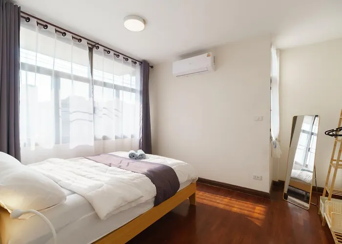 Charming 3-storey House Near Bts Onnut Station Ferienhaus *