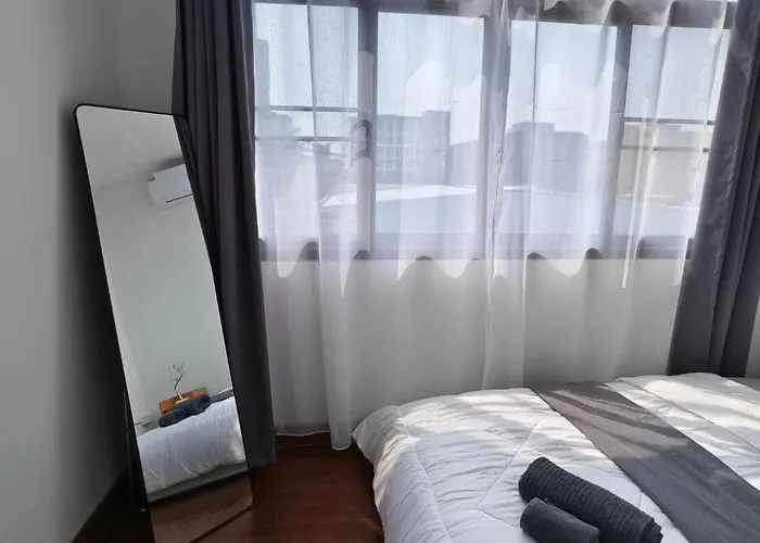 Ferienhaus Charming 3-storey House Near Bts Onnut Station *